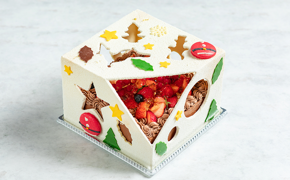 まるでおもちゃ箱のような東京産苺のチョコレートケーキ