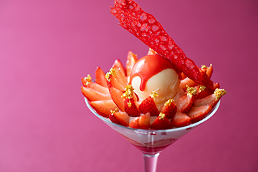 ラウンジ サウスコート 真っ赤な苺が主役の贅沢ご褒美パフェ