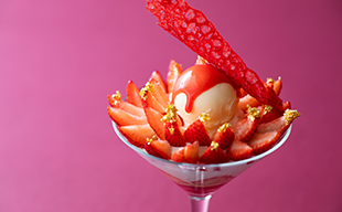 苺づくしのご褒美パフェ